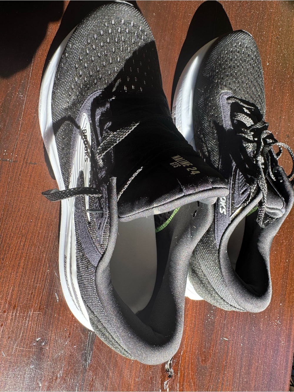 Brooks Men's Black and White Running Shoes